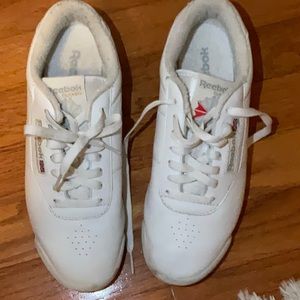 White Reebok classic sneakers size 7.5